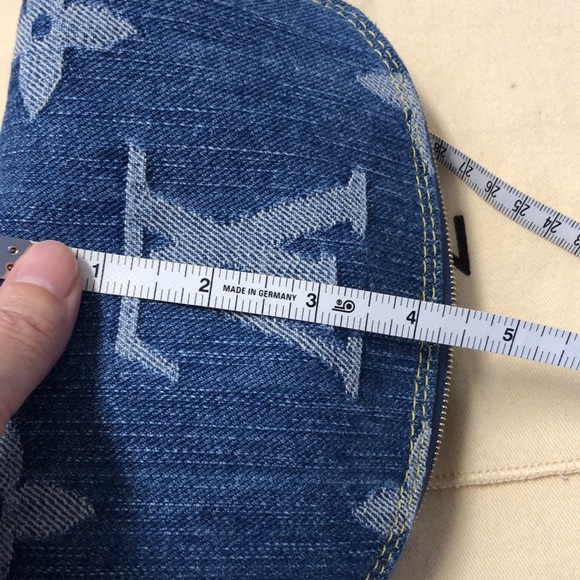LIKE NEW 🌸🌸 RARE 🌸🌸 Louis Vuitton Denim Pouch - Picture 11 of 14